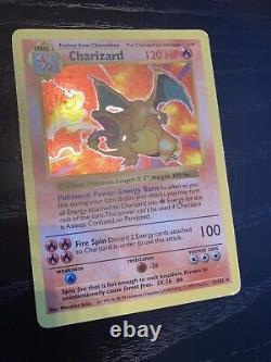 Shadowless Charizard 4/102 Pokémon Card. Very Rare Clean condition WotC