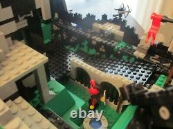 Vintage (1995) Huge LEGO set 6090 Royal Knight's Castle VERY RARE