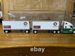 1/64 Dcp Freightliner & Doubles Set Very Rare Old Dominion Freight Lines
Jeux de 1/64 DCP Freightliner & Doubles Très Rare Old Dominion Freight Lines