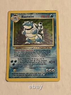 Carte Pokémon Blastoise 2/102 de l'ensemble de base, rare Holo WOTC 1999 en très bon état.