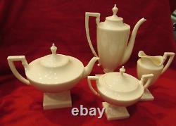 Ensemble de thé et café en porcelaine blanc colonial Lenox 1941 très rare sur socle antique