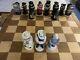 Loon Lake Decoy Wild West Heirloom Chess Set Très Rare Et Très Bon État