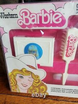Tres Rare! 1980 Vintage Western Barbie Dresser Set Avec Autographes